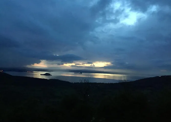 Un Giardino Sul Lago