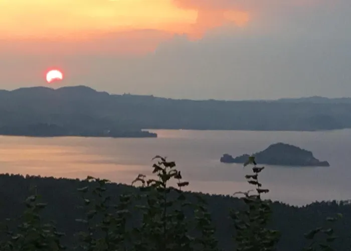 Un Giardino Sul Lago